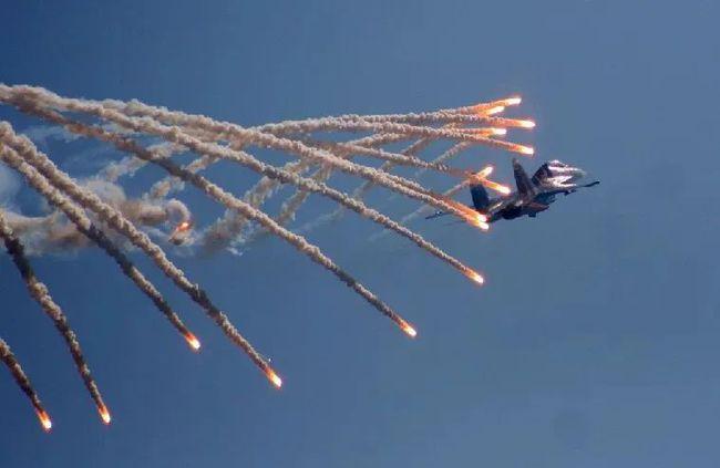 关键词:世界五大航展之一,l-15"猎鹰",空中加油.