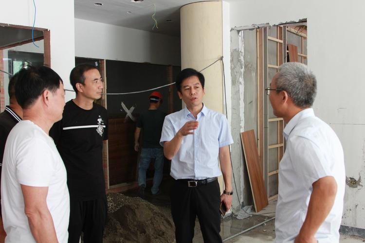 新桥党工委书记张昶督查居家养老工作