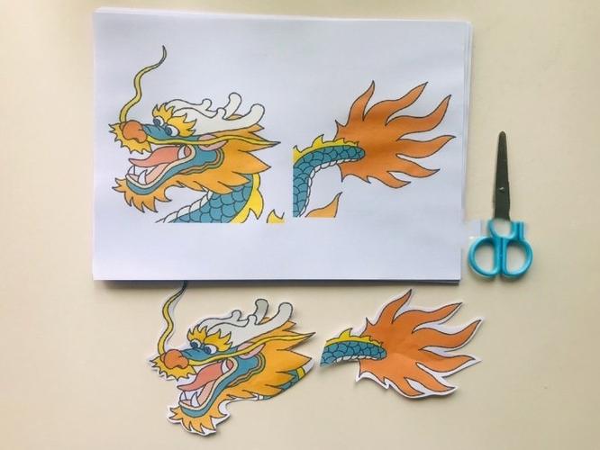 (也可以小朋友自己画一画龙头龙尾)