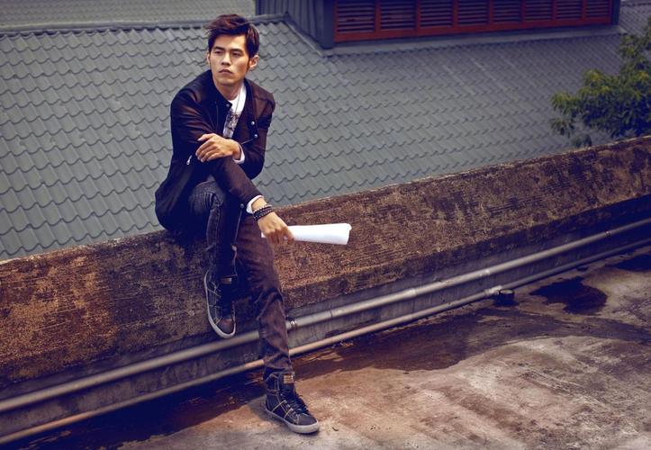 4k周杰伦房顶歌词写歌超高清壁纸