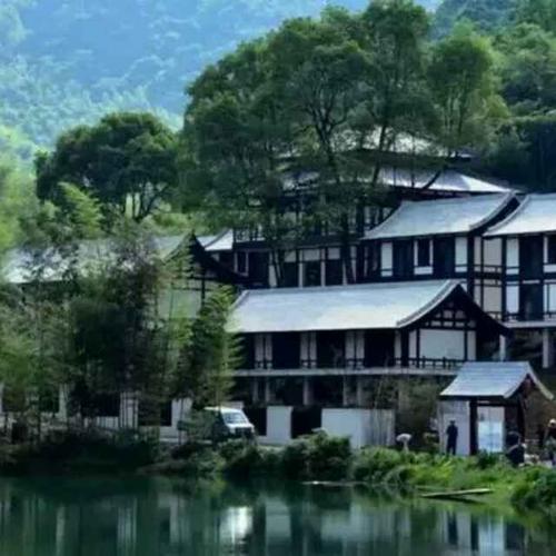 七律·游药山竹林禅院 湖南常德&n
