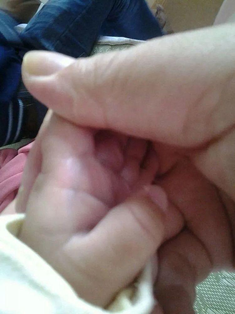 我想问下孩子这种情况是什么原因引起的,应该怎么处理,能不能喝七珍丹