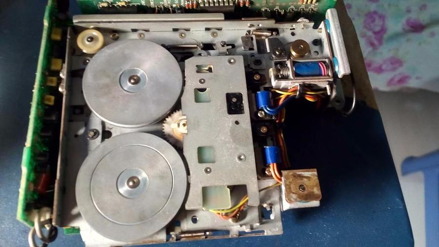 录音机皮带怎么装啊