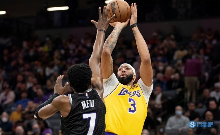 名记:戴维斯在膝伤康复期间调整了投篮动作 - 足球大赢家