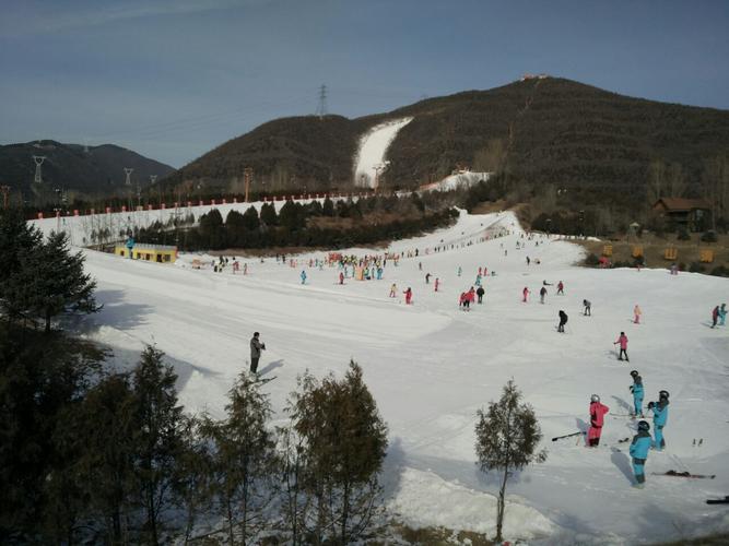 2019军都山滑雪场玩乐攻略,周末想去滑雪,离北京市区比.
