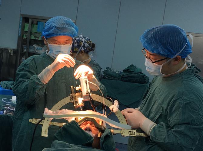 脑起搏器dbs—中晚期帕金森病治疗的新技术