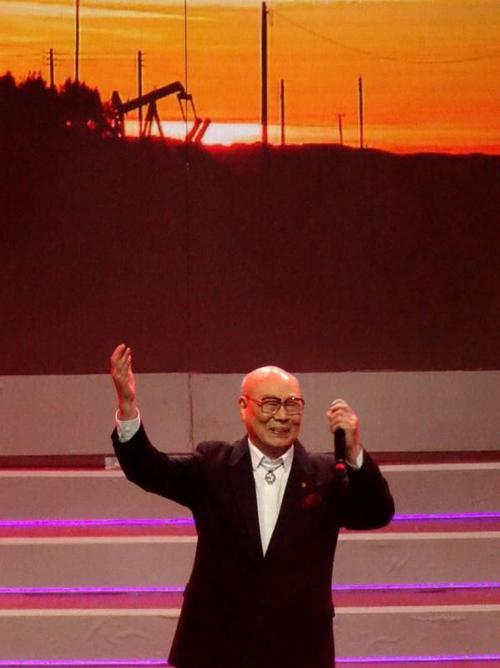 著名男高音歌唱家刘秉义:《我为祖国献石油》