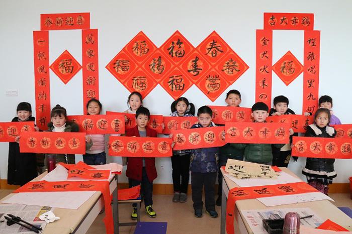 送春联剪窗花贴福字 宁波传统民俗活动让春节更有味道