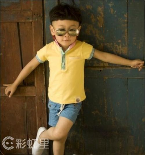 小男孩蘑菇头发型图片 超可爱的蘑菇头小男孩发型推荐