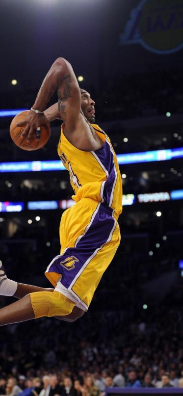 2k手机竖屏分辨率1242x2688篮球明星nba湖人队科比·布莱恩特kobe扣篮