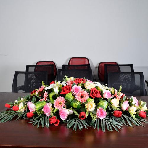 红玫瑰会议桌花图片