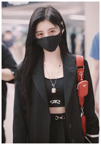 鞠婧祎不愧是四千年美女无论是御姐风高冷还是甜美风都能驾驭