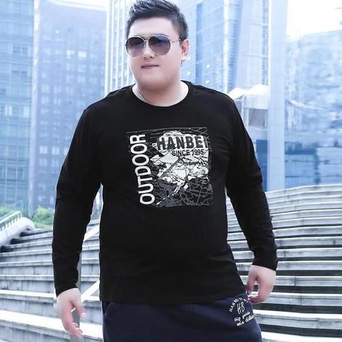 体型胖基本顶个大肚皮.