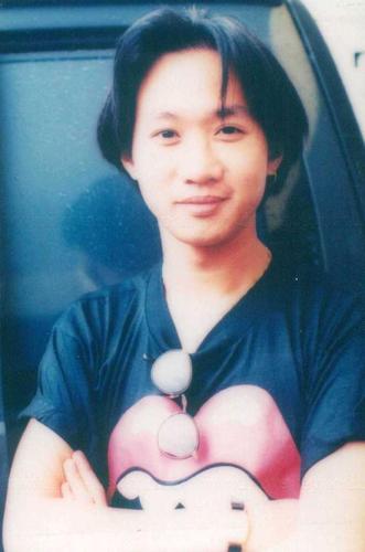 黄家驹的不羁情史,为梦想与初恋分手,前女友大闹灵堂后为其守寡