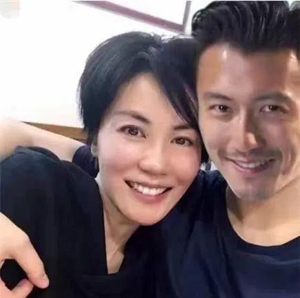 原创王菲谢霆锋撒狗粮甜蜜如初,只是很可能不会结婚了