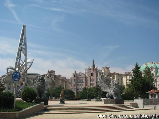 大连 小平岛 中心广场   广场的设计别具一格 遗憾的是没有游客 我来