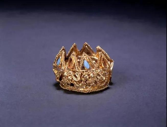 汉代冶炼技术的发达,极大地刺激了黄金工艺的发展,掐丝工艺,金银珠