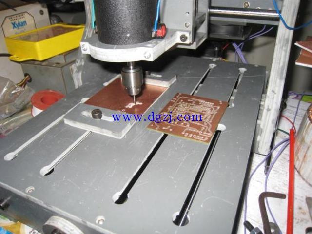 pcb雕刻机雕刻过程图解