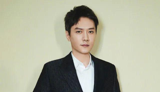 正式离婚!但冯绍峰上个月才告网友造谣他离婚,还索赔7000元