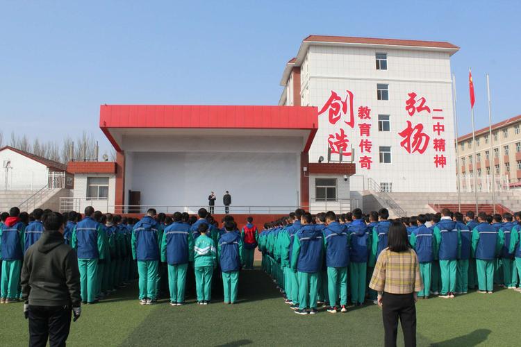 宣化区第二实验中学开展学雷锋倡仪活动