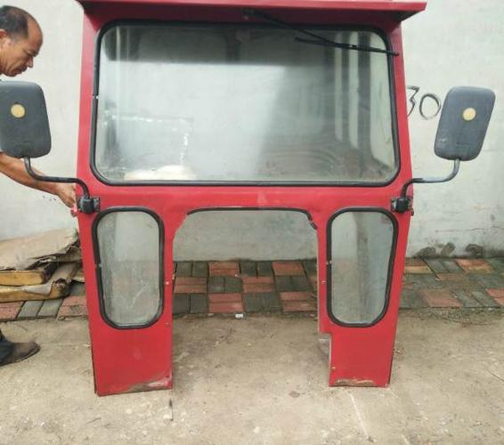 出售拖拉机车棚 - 0.06万