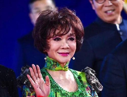 霸占春晚27年,如今却被观众喊"滚出春晚",蔡明到底得罪了谁