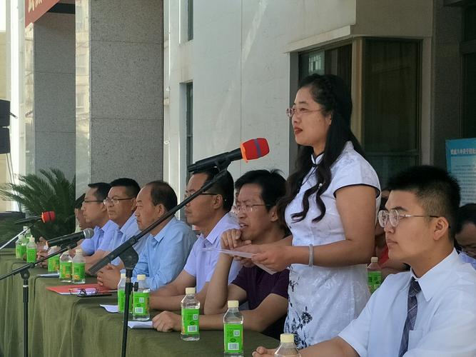 热烈祝贺武威第八中学2020年18岁成人礼,毕业典礼暨高考动员大会隆重