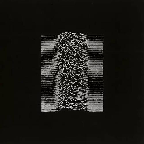 这是unknown pleasures" joy division的专辑封面, 是用黑色及白色