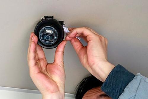 为住宅,宾馆房间等,非法进入,非法拍摄,非法窥视等,包括安装窃听装置