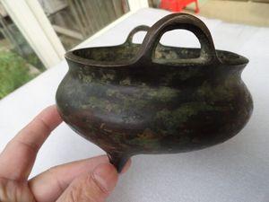 古董收藏晚清寄托款(大明宣德年制)六字款三足双耳铜香炉