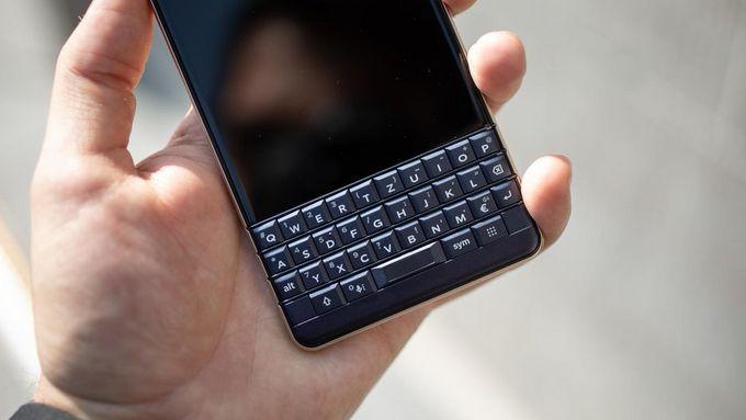 blackberry 黑莓 发布 key2 le 智能手机,更便宜轻巧的全键盘商务机