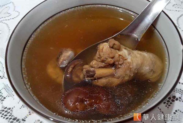 男性更年期有体味喝玄参乌骨鸡汤