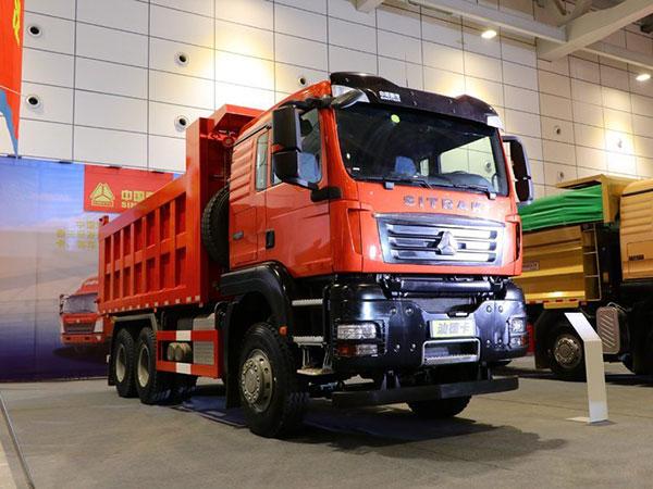 从流向数据分析,最热销的8x4自卸车车型品牌中,涉及到红岩,陕汽,解放