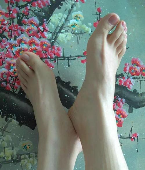 啥样的脚丫子配叫玉足?】