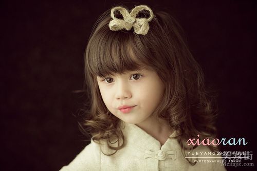 小女孩卷发发型图片