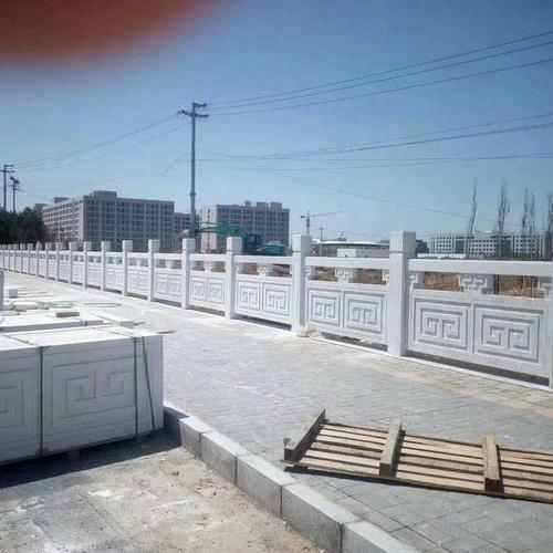 厂家承接汉白玉浮雕栏杆 工程各种桥梁石材栏杆 定制石雕栏杆