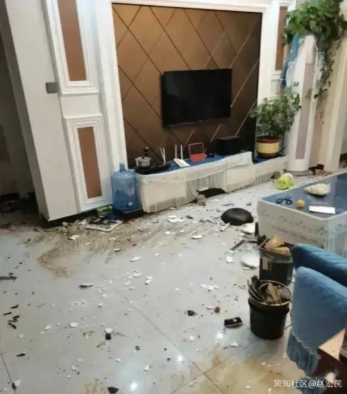 两口子吵架,一怒之下,把家里的东西给砸了