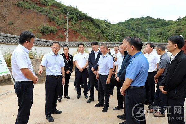 李所全)9月7日,曲靖市委副书记,市长李石松率队到富源县,调研检查生态