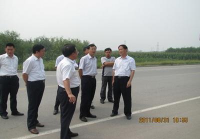 青县县委副书记,代县长车军调度经济开发区建设情况