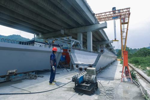 粤港澳大湾区中开高速公路建设 无腹筋uhpc组合梁应用