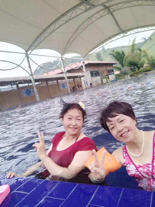 难忘同学情,同学们相聚在弥渡白总旗润泽温泉(2018/9