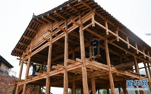 壮族干栏式建筑简笔画