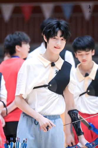 uu萌,有无朱志鑫正脸的可爱头像推荐