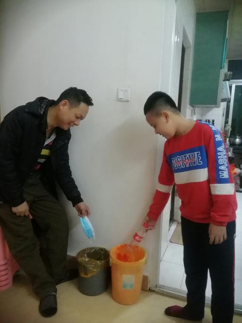 五年级组学生垃圾分类相片