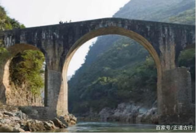 贵州有把清代斩龙剑悬挂于古桥下200余年为何始终无人敢拿