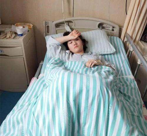 24岁癌症女孩独自求医,与病魔战斗两年:为了爷爷奶奶