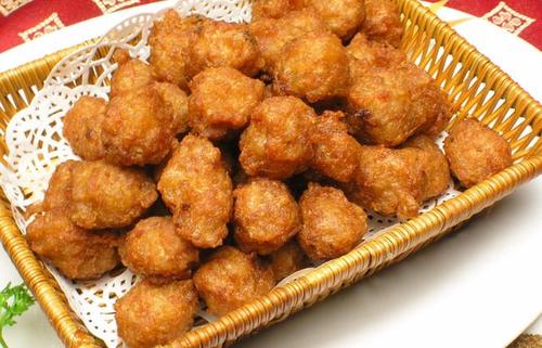 油炸丸子很多人喜欢吃,大家喜欢吃肉的还是素的呢?