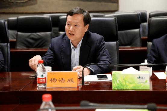 信阳市委常委副市长李征一行调研中电光谷