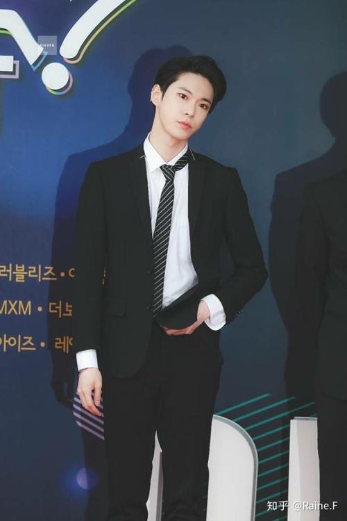 有喜欢nct的金道英的么他在天朝的人气是不是有点低