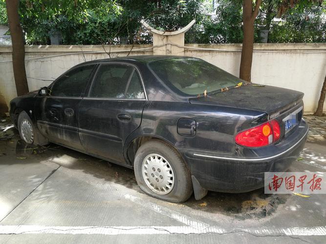 "僵尸车"趴窝11年难倒各方 已拖欠停车费1万多元